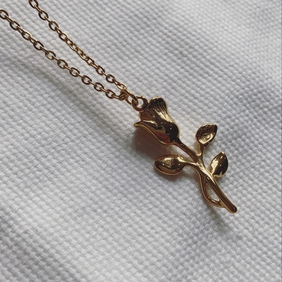 2/60 Rose Necklace , won’t tarnish - Picture 5 of 7